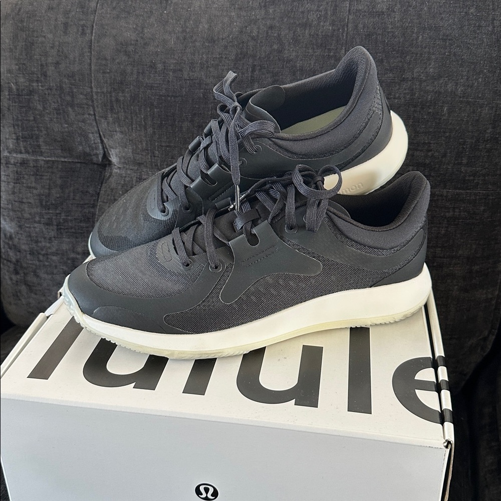 Lululemon Black Strongfeel Train